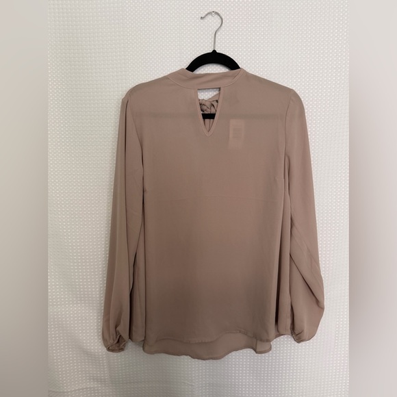 Torrid Taupe Georgette Mock Neck Blouse Tie-Back Cutout Size 1 (NWT) - Picture 5 of 9
